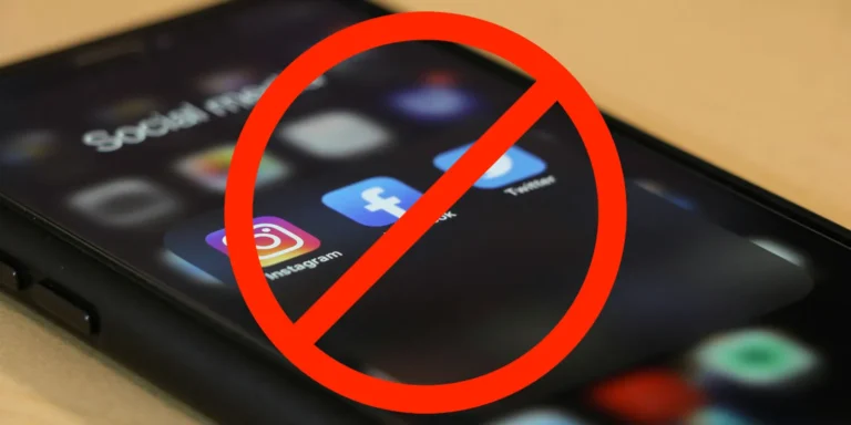 France Moves to Ban Social Media for Children Under 15, Tightens Rules on Smartphone Use in Schools